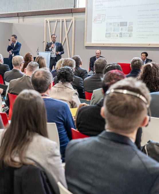 Intervention d'un expert en salle de conférences durant TRUSTECH